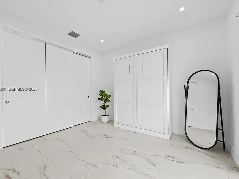 1056 N Victoria Park Rd — Photo 20