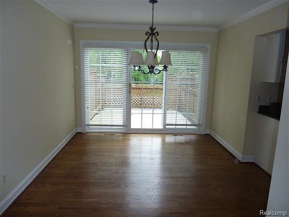 5th image of 215 N Maple Ave #1