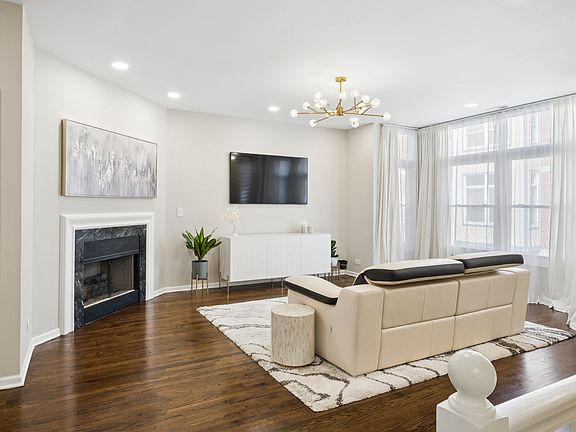 3rd image of 3738 Forest Ave