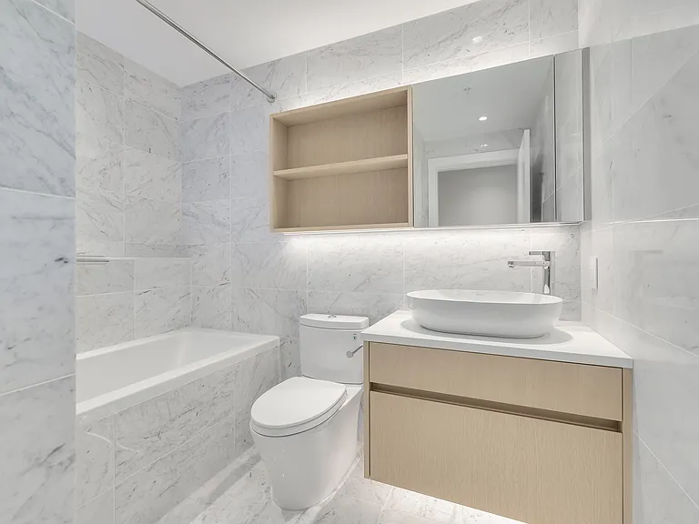 5168 Cambie St #113 — Photo 7