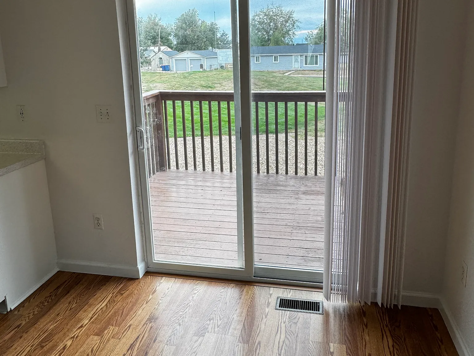 3 bed, 2.5 bath, 1400 sqft, $2,250 — Photo 4