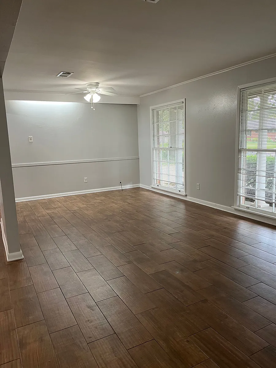 Building Photo - 1730 Bayou Dr