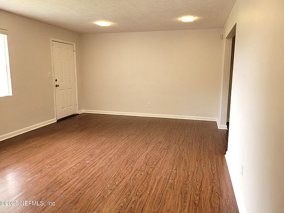 5th image of 2034 SPRINKLE Drive