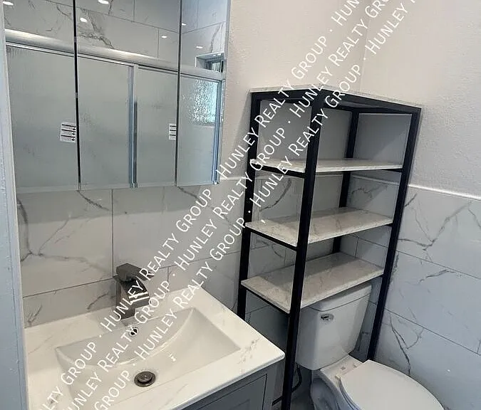 1376 Gaviota Ave — Photo 6