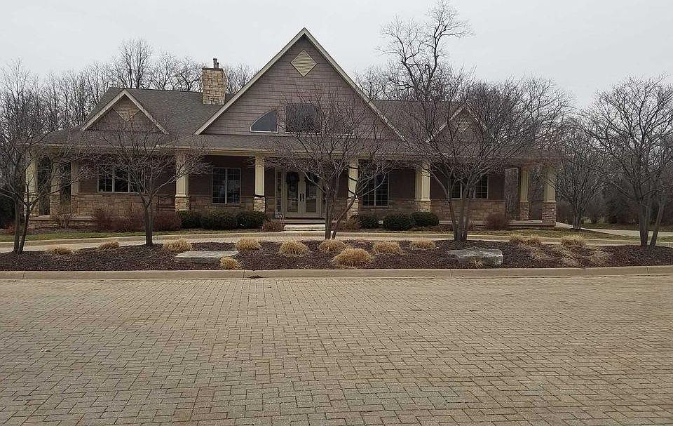 2nd image of 3816 Savanna Cir E