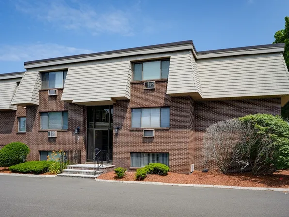 9 Hallmark Gdns APT 3, Burlington, MA 01803