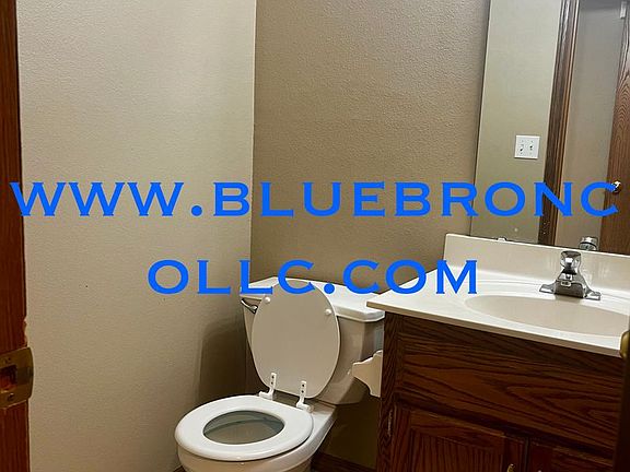 4th image of 611 Willow Ln APT C