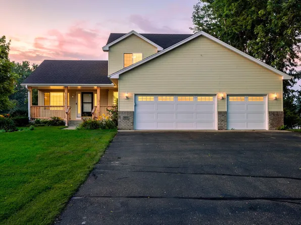 1011 Hillock St, Isanti, MN 55040