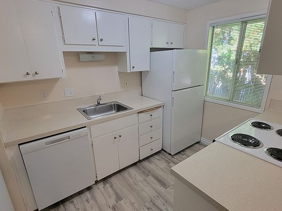 5th image of 6021 SE 43rd Ave #6021