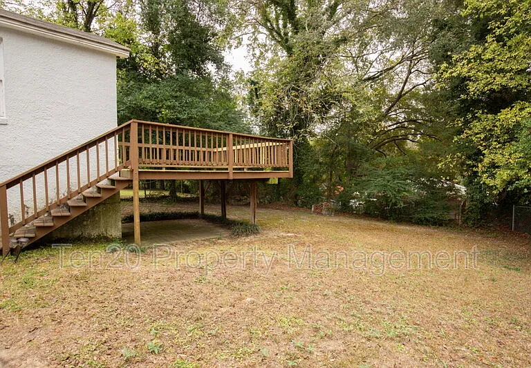 3909 Crestview Dr — Photo 16