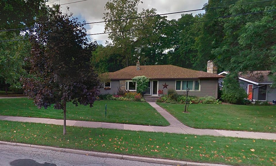1st image of 2868 Lake Dr SE