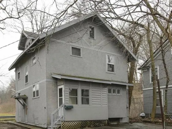 916 Leebarton Ct, Kalamazoo, MI 49007