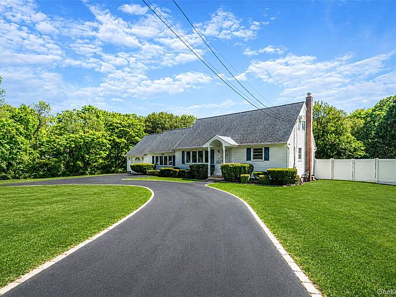 3rd image of 376 S Country Road
