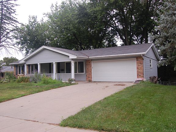 2 car Garage with Driveway Parking, access to backyard.