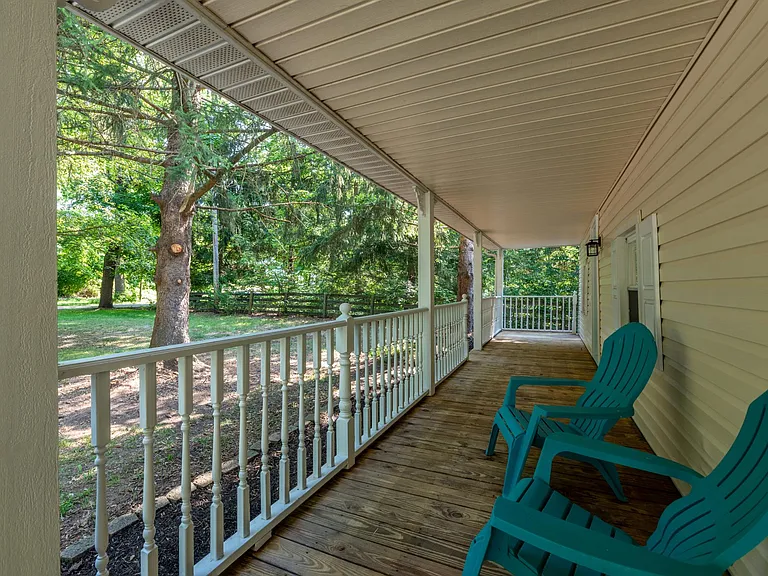 1880 James Rd — Photo 3