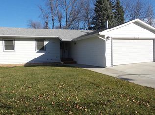 1727 Orchard Dr, Brookings, SD 57006