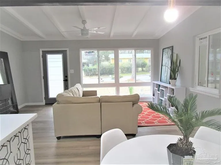 814 Woodland Dr — Photo 9