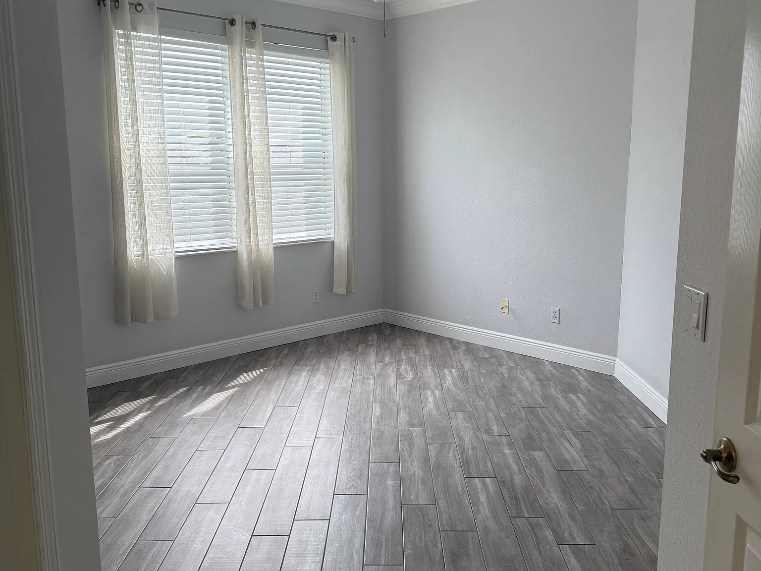 4240 Liron Ave — Photo 4