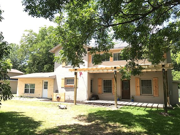 2nd image of 305 Paza Dr