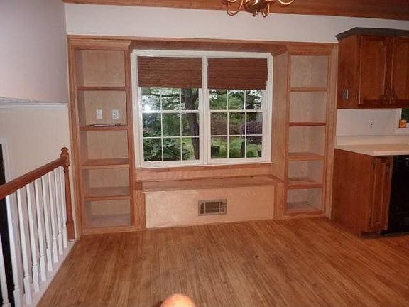 3rd image of 2731 Kenwood Dr