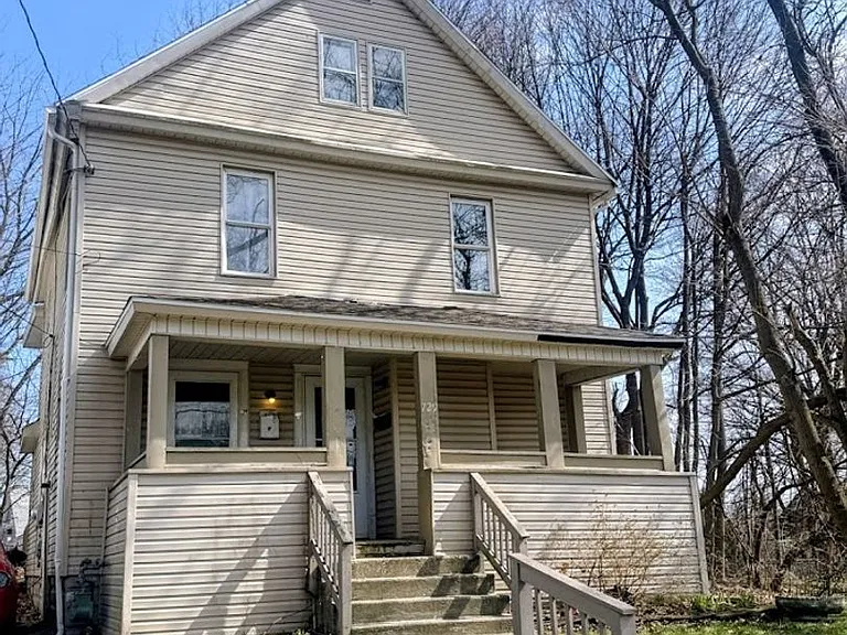 729 Mallison Ave — Photo 1