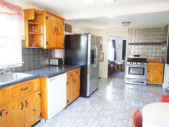 3rd image of 37 Delano Ave