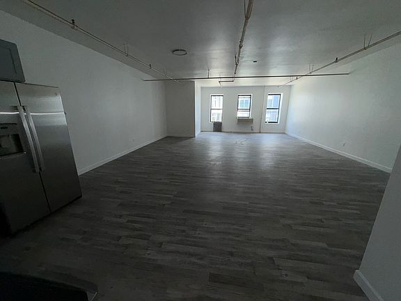 5th image of 125 Green St APT 3I