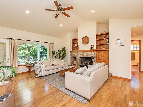 5th image of 142 Charles Way