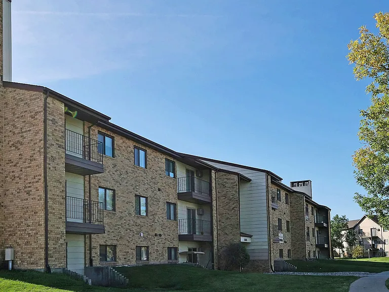 Fargo, ND Westcourt Apartments | Exterior