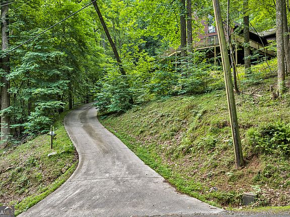 5th image of 549 Sleepy Hollow Rd