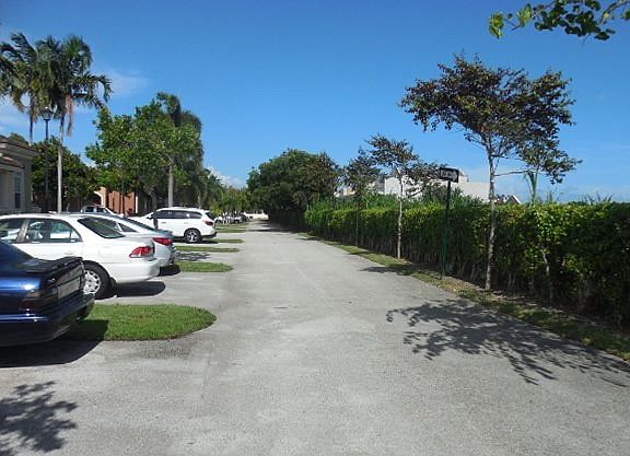 Exterior Neighborhood (street photo)