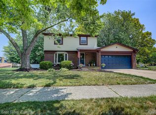 21953 Hall Rd, Woodhaven, MI 48183