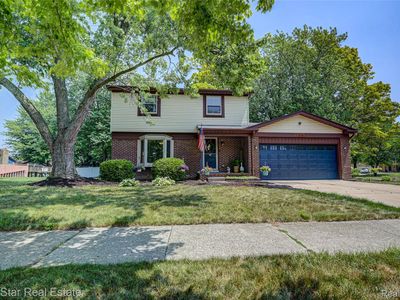 21953 Hall Rd, Woodhaven, MI, 48183