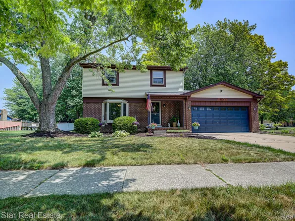 21953 Hall Rd, Woodhaven, MI 48183