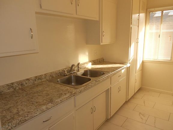 3rd image of 681 N Marengo Ave #10