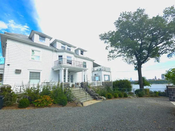 3 Crescent Ave, Cliffside Park, NJ 07010