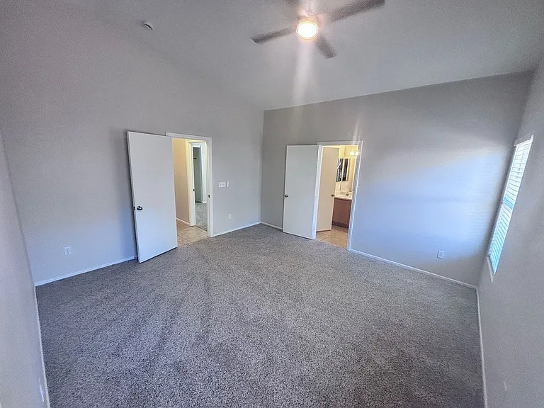 4912 Whispering Spring Ave — Photo 32