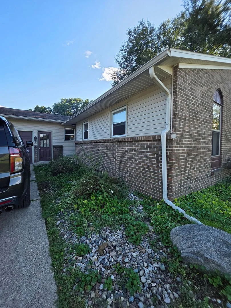 Spacious 3BR House in Belding — Photo 1