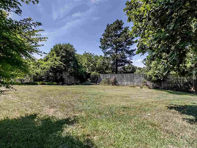 131 Trace Dr — Photo 10