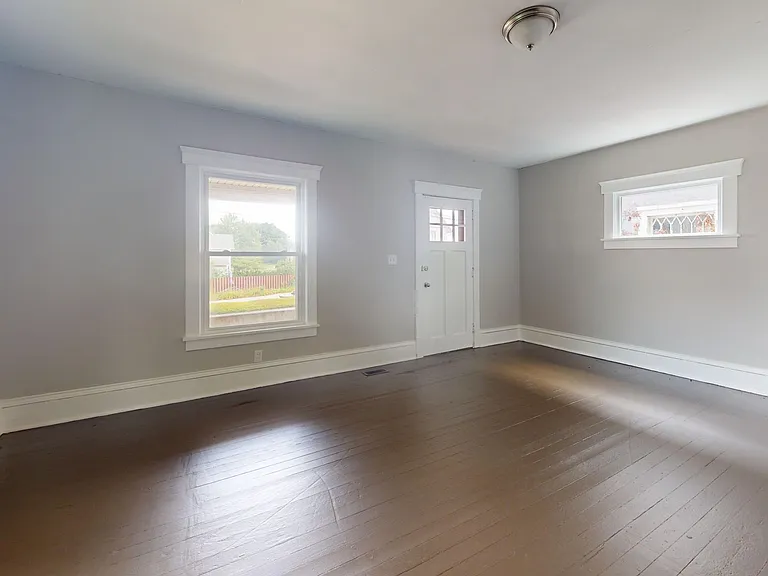 1021 Rex Ave NE — Photo 9