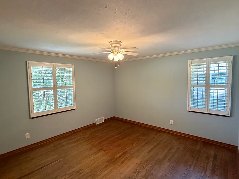 6452 E Lovers Ln — Photo 8