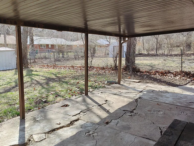2039 Tecumseh Rd — Photo 24