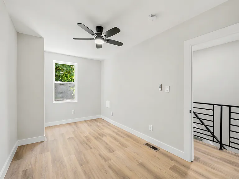 474 E Penn St #1 — Photo 3
