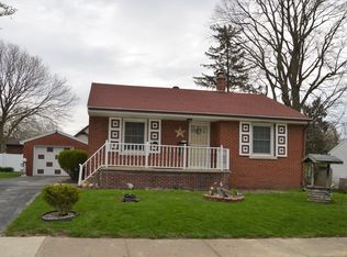 910 Low St, Bloomington, IL 61701
