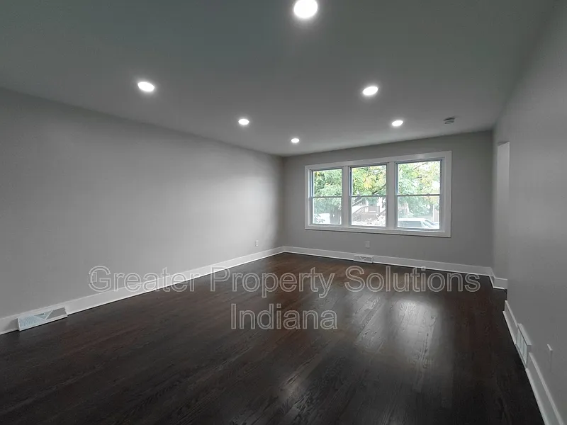 3 bed, 2.0 bath, 2380 sqft, $2,350 — Photo 3