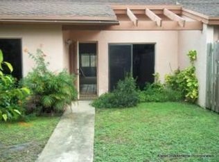 1008 E Lakes Dr, Deerfield Beach, FL 33441