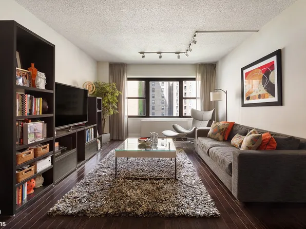 160 East 38th Street 7C image 1 of 10