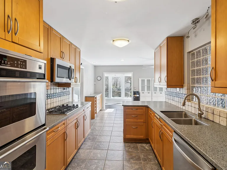 355 Westerhall Ct — Photo 10