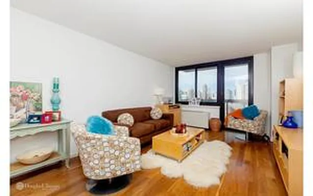 Rented by Douglas Elliman | media 38