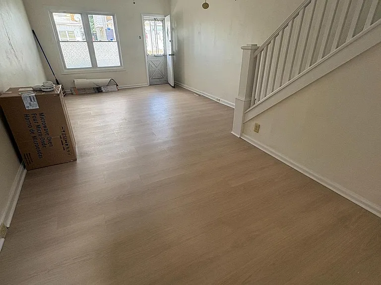 604 Hunter St — Photo 3
